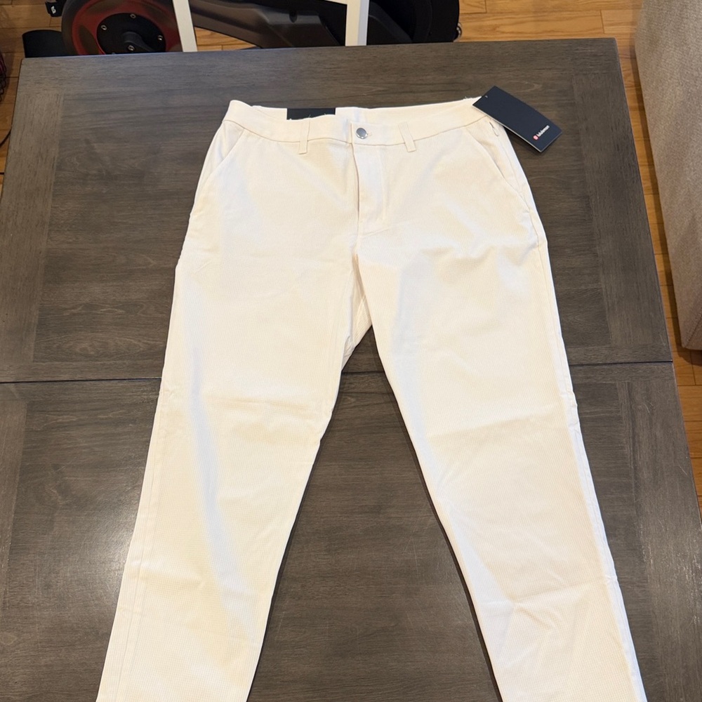 lululemon athletica Men's Slim Fit Trouser Woven Air